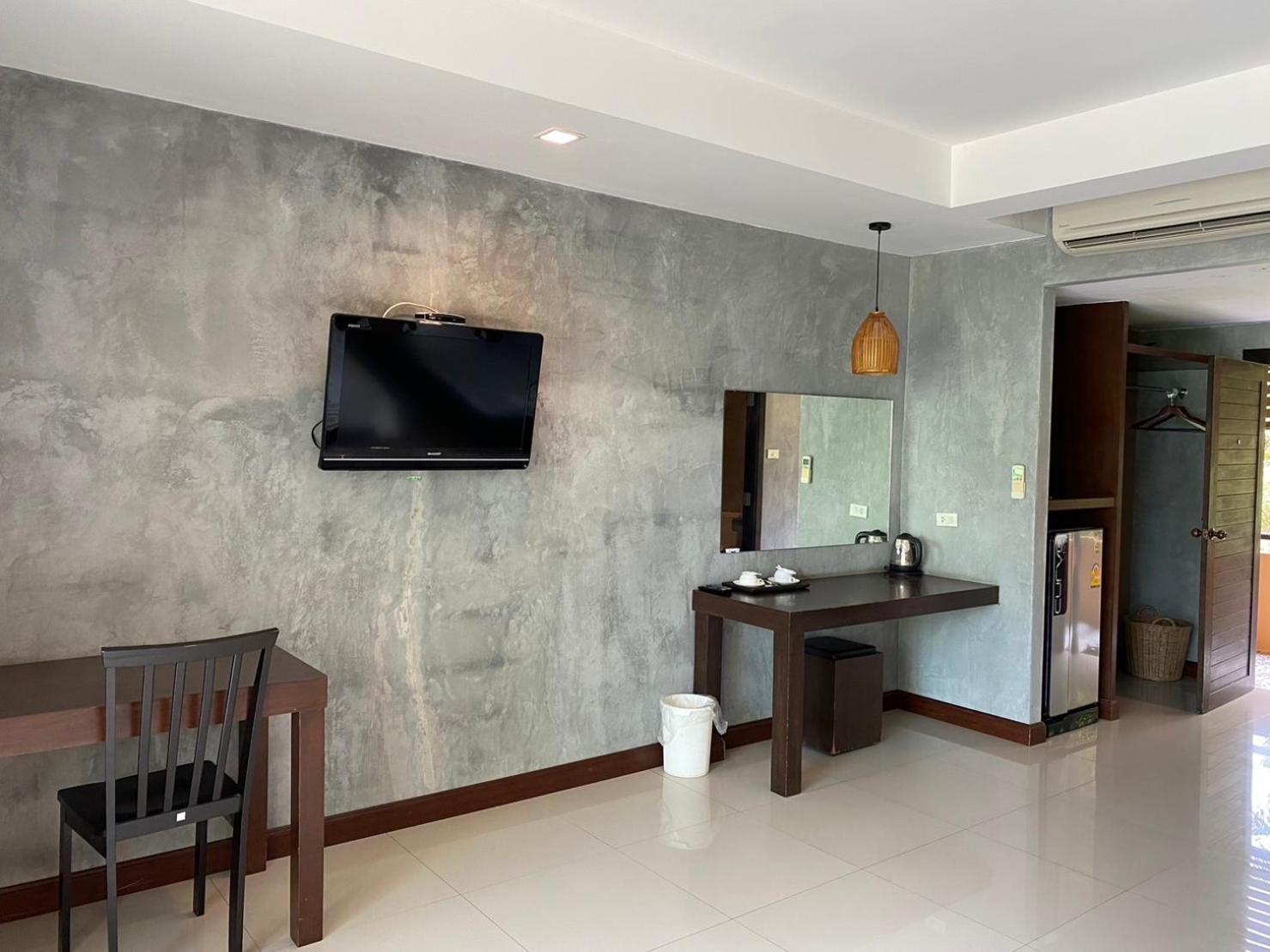 Chalicha Resort Chumphon Exterior photo