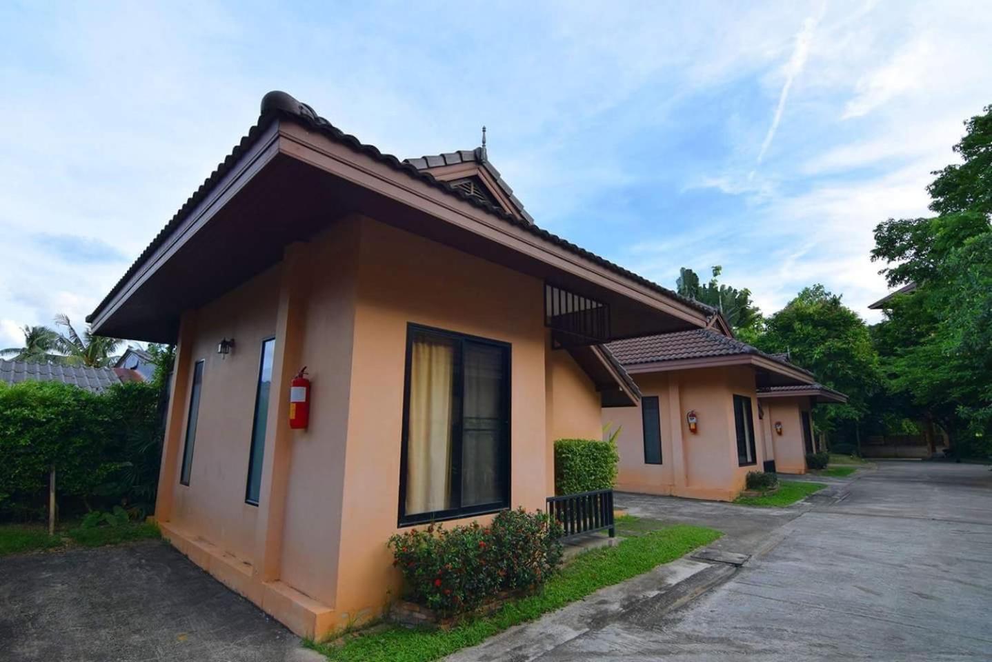 Chalicha Resort Chumphon Exterior photo