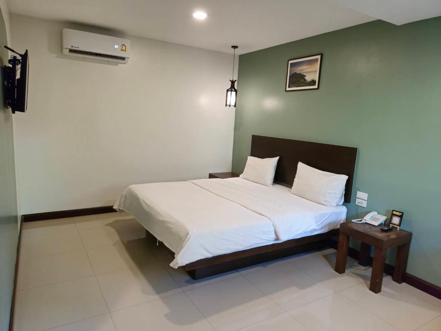 Chalicha Resort Chumphon Exterior photo