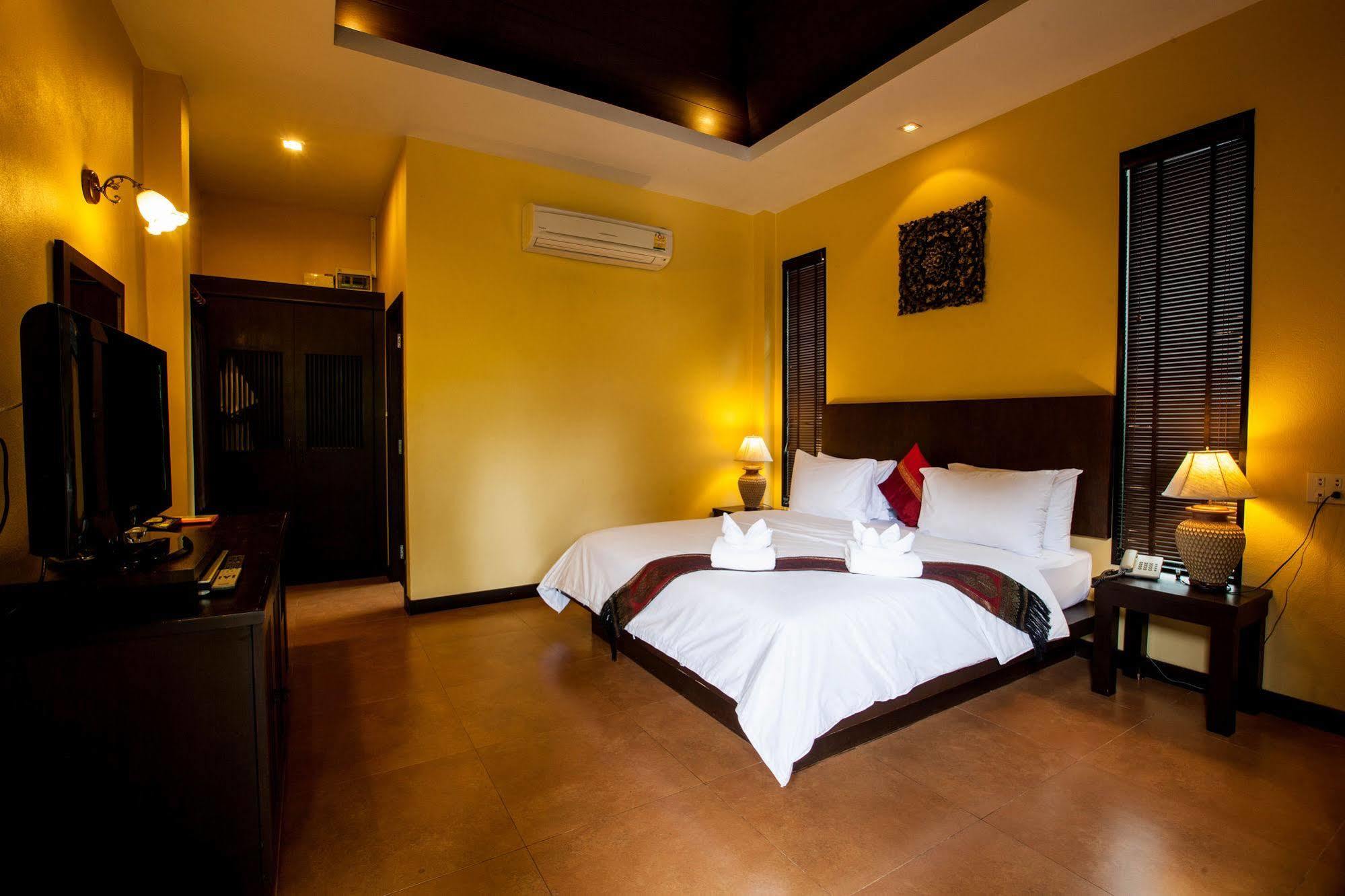 Chalicha Resort Chumphon Exterior photo